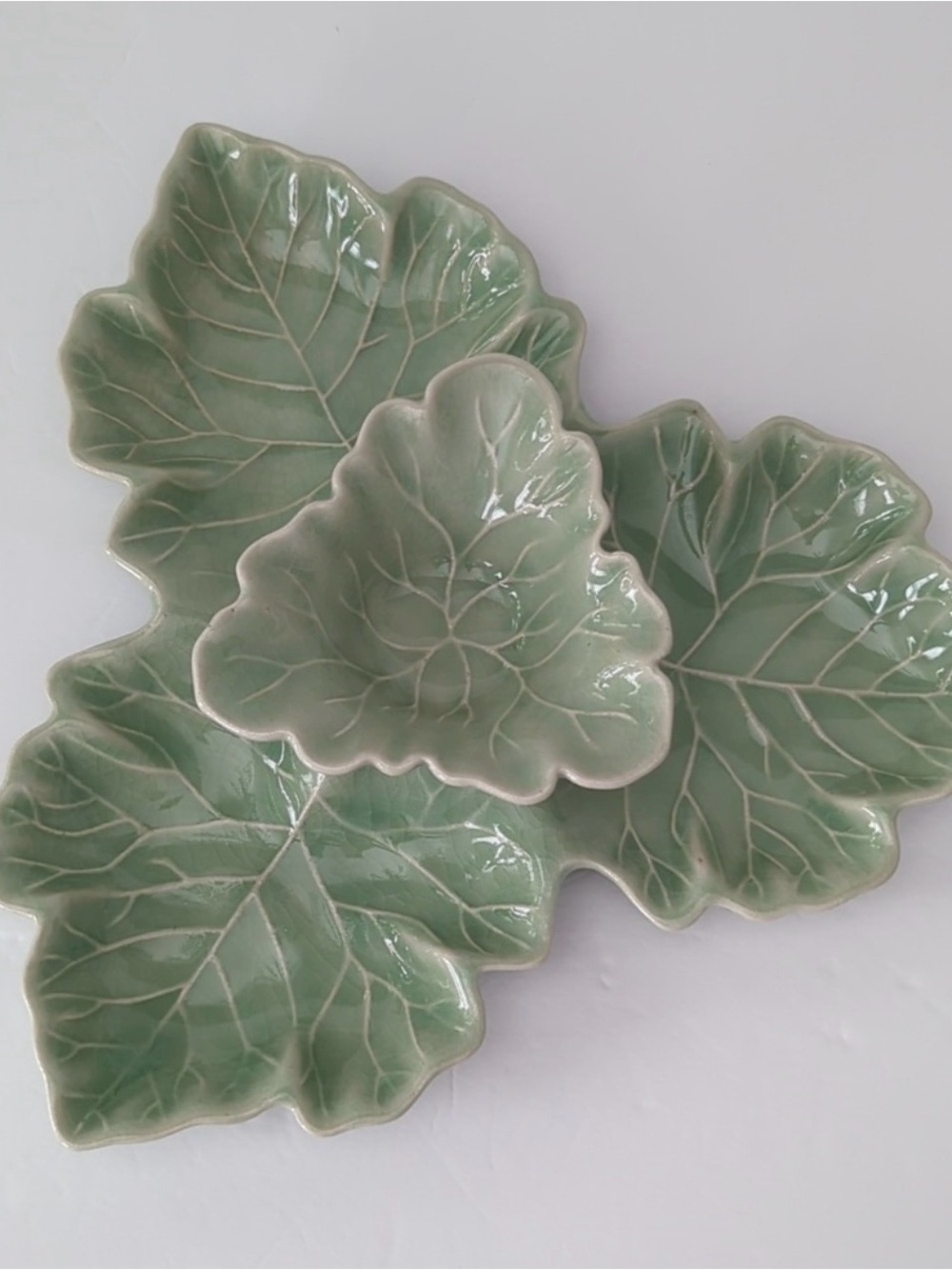 Baan Celadon Thailand Green Crackle Glaze 3 Section Leaf Tray Dip Bowl Set